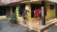 Penampakan rumah kontrakan yang disewa mahasiswi UGJ Cirebon saat ikut KKN tahun 2018 lalu. Foto (Istimewa)