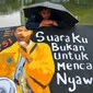Mahasiswa Universitas Trisaksi saat memperingati 'Tragedi Trisakti 12 Mei 1998' di Jakarta, Kamis (12/). Mereka menuntut pemerintah menyelesaikan tragedi yang menewaskan empat orang mahasiswa Trisakti 18 tahun lalu. (Liputan6.com/Yoppy Renato)
