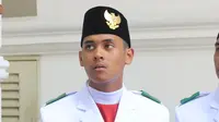 Rangga Wirabrata Mahardika, Paskibraka Nasional 2019 yang ditunjuk sebagai Penggerek Tali Tiang Bendera pada HUT ke-74 RI di Istana Merdeka (Liputan6.com/Aditya Eka Prawira)