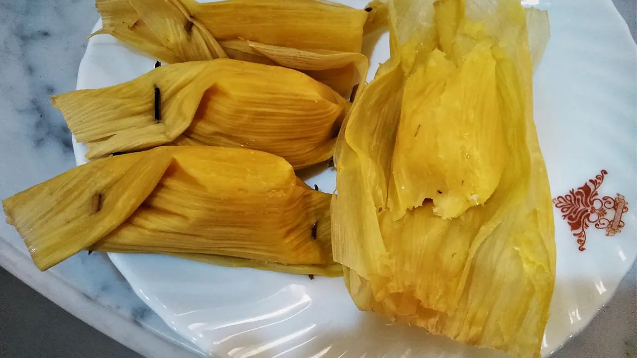 Cara Mudah Membuat Lepet Jagung Jawa Timur Dirumah
