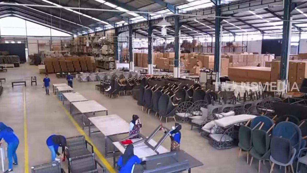 Seluas 8 Hektar, 10 Potret Pabrik Furniture dan Pakaian Milik Momo Eks Geisha di Malang