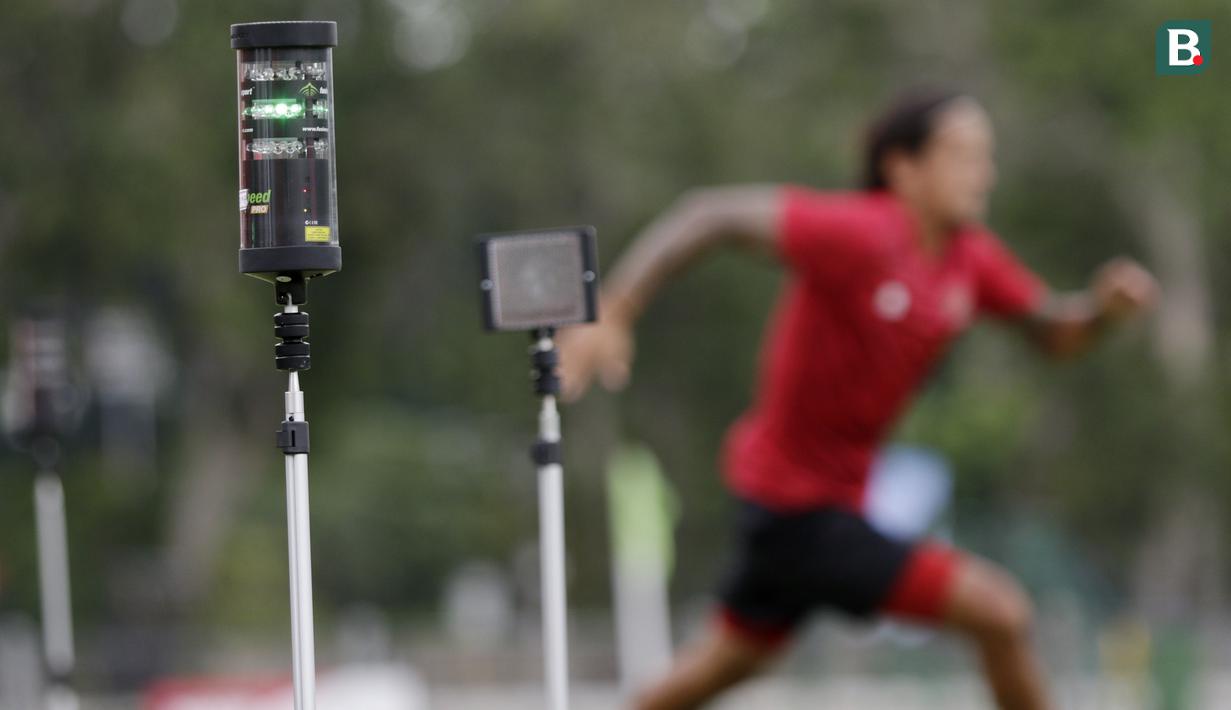 Alat Smart Gate saat digunakan pemain Timnas Indonesia saat latihan di Lapangan G, Senayan, Jakarta, Rabu, (19/2/2020). Pada sesi latihan kali ini Timnas menjalani tes fisik dengan menggunakan alat Smart Gate. (Bola.com/M Iqbal Ichsan)