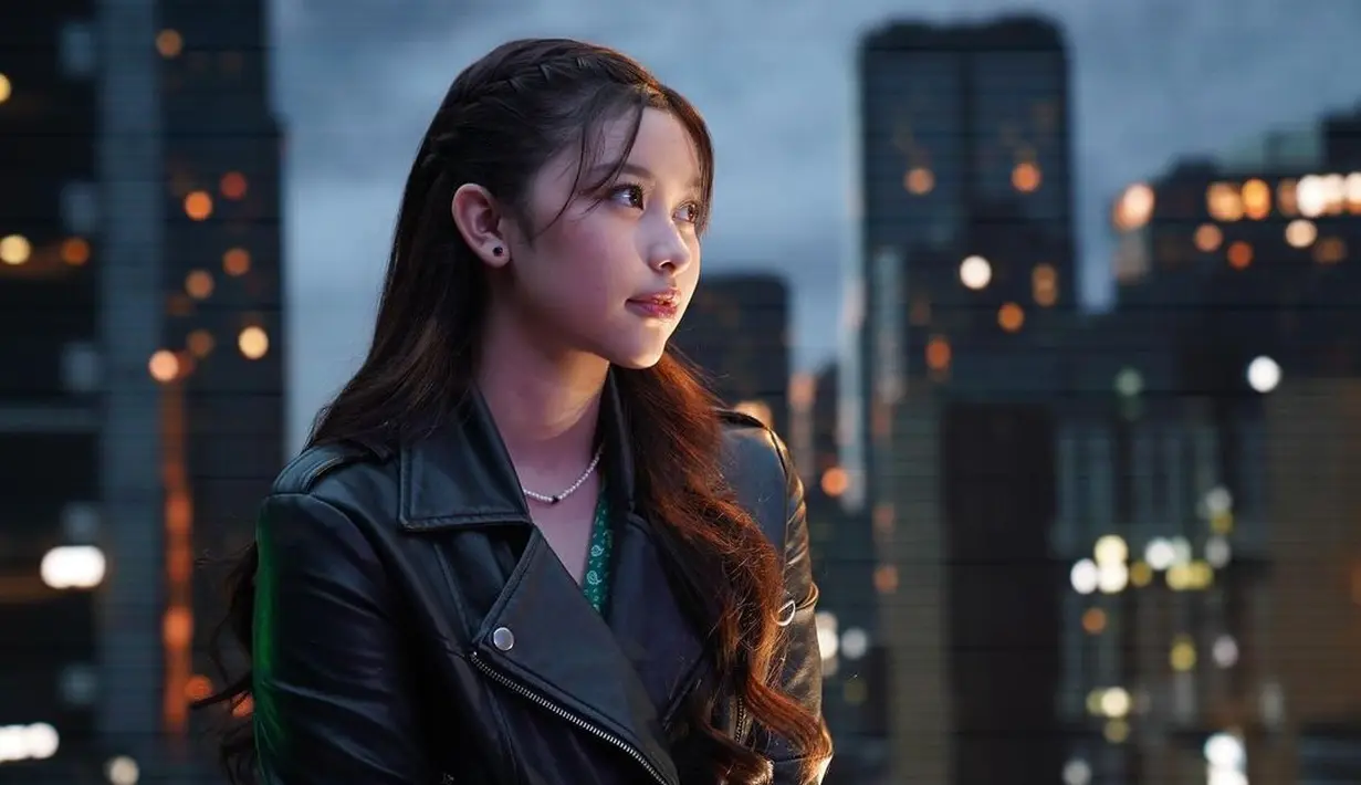 Saat ini Aquene memang masih sangat muda, yakni 15 tahun. Ia sudah serius menekuni karier sebagai penyanyi. [Instagram.com/aqueneazizdjorghi]