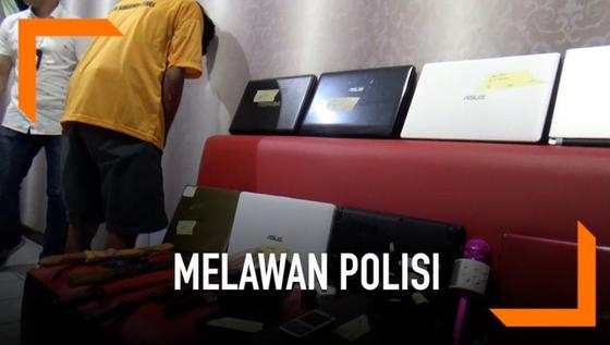 VIDEO: Ngeri, Pencuri Lawan Polisi Pakai Busur Panah