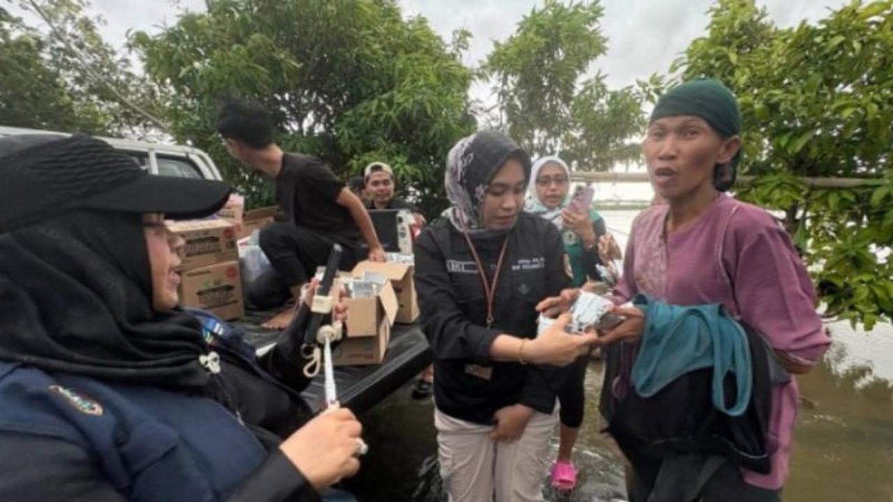 Dinkes Kalsel Sigap Berikan Pelayanan Kesehatan Banjir di Desa Pejambuan
