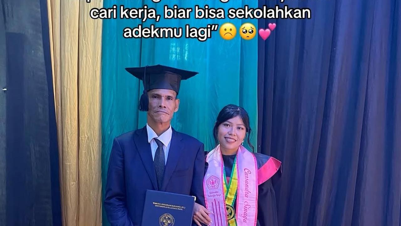 Perjuangan Seorang Ayah Jualan Tas Keliling Demi Sekolahkan Putrinya Jadi Sarjana