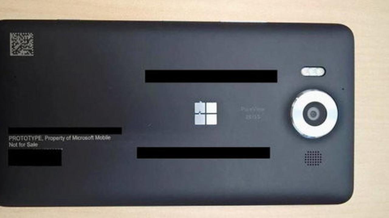 Smartphone andalan Microsoft dibekali 3 LED flash sekaligus