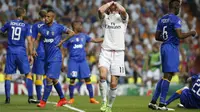 Bale tampak sangat kecewa gagal manfaatkan peluang (AFP)