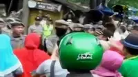 Pedagang Pasar Garut Mengamuk hingga Bulldog Berselancar