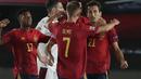 Penyerang Spanyol, Mikel Oyarzabal berselebrasi dengan rekan-rekannya usai mencetak gol ke gawang Swiss pada pertandingan  UEFA Nations League di Alfredo Di Stefano, Madrid, Spanyol (10/10/2020). Madrid menang tipis atas Swiss 1-0. (AP Photo/Manu Fernandez)