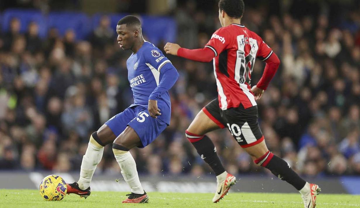 Moises Caicedo sukses menyapu serangan-serangan yang coba dibangun oleh Sheffield United. Sang pemain juga sesekali mampu menjadi inisiator serangan Chelsea. (AP Photo/Ian Walton)