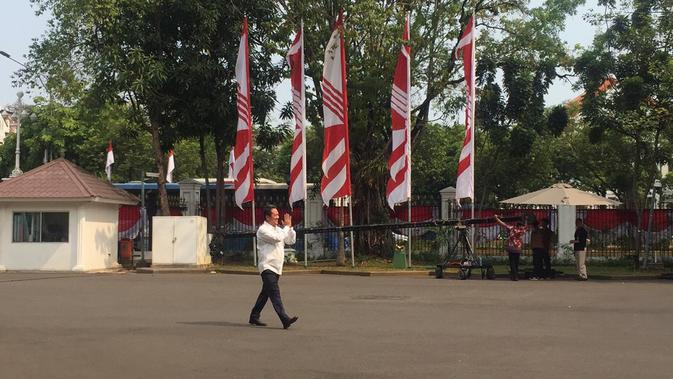 Mantan Bendahara Tim Kampanye Nasional Jokowi-Ma'ruf Amin, Sakti Wahyu Trenggono datang ke Istana Kepresidenan Jakarta jelang pelantikan wakil menteri Kabinet Indonesia Maju, Jumat (25/10/2019). (Lizsa Egeham/Liputan6)