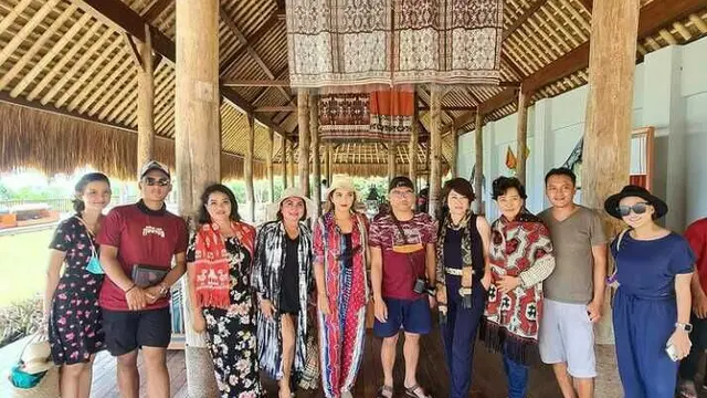 6 Potret Kebersamaan Azriel Hermansah Bareng Keluarga Sarah Menzel, Makin Akrab