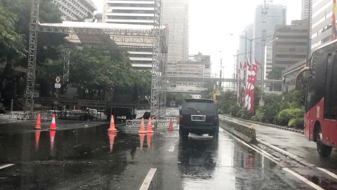 Panggung untuk perayaan tahun baru di Jalan MH Thamrin Jakarta Pusat sudah dibongkar. (/Ratu Annisaa Suryasumirat)