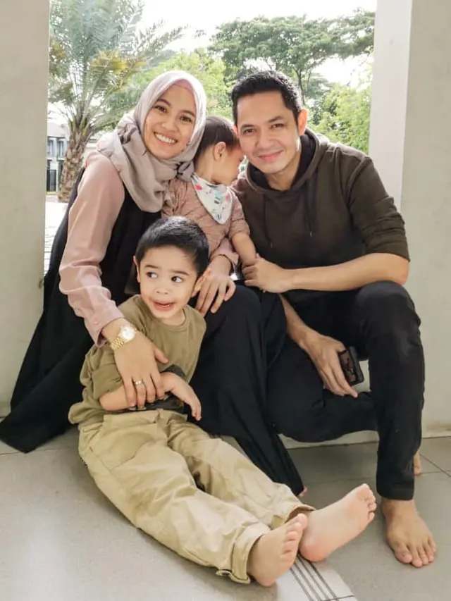 [Fimela] Dude Harlino dan Alyssa Soebandono