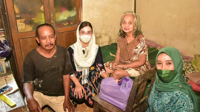 Ringankan Beban Ekonomi Masyarakat, Novita Hardini Serahkan Bantuan PKH Plus kepada 213 Lansia