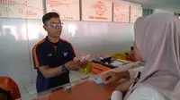 Penyaluran bantuan sosial Program Keluarga Harapan (PKH) dan Sembako kembali digulirkan pemerintah melalui Kementerian Sosial. Akhir tahun 2024, tepatnya bulan Desember, secara serentak Bansos PKH dan Program Sembako diberikan kepada jutaan Keluarga Penerima Manfaat (KPM) yang diberikan sekaligus peruntukkan 6 bulan yang dimasukkan dalam dua tahap sekaligus yaitu tahap 3 dan tahap 4. (Dok. Pos Indonesia)