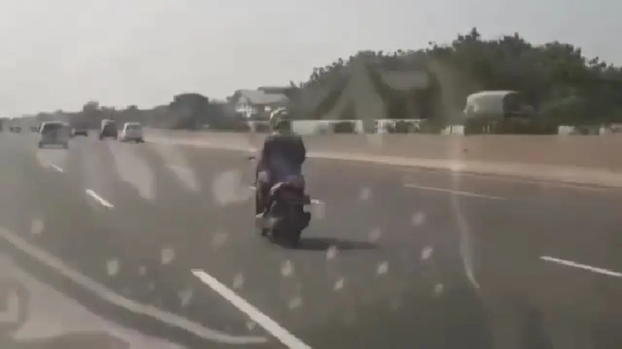 Sepeda Motor Masuk Tol
