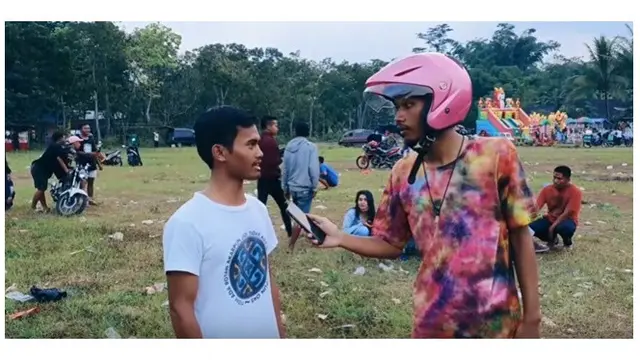 Harga Outfit Warga Desa Ini Bikin Senyum, Hypebeast Kearifan Lokal