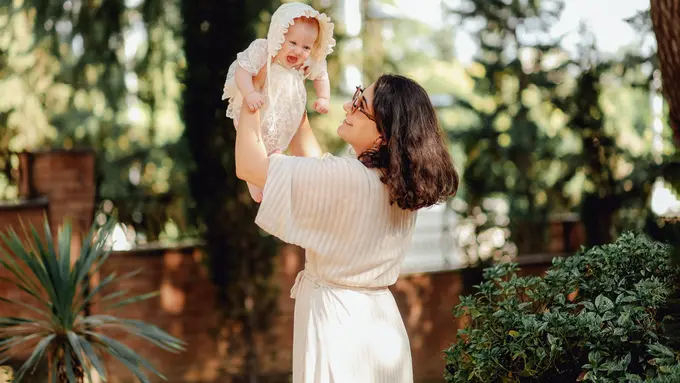 Contoh ilustrasi bayi yang nyaman