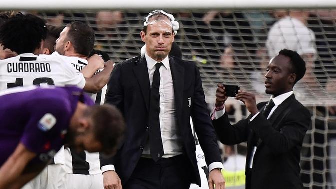 Massimiliano Allegri berhasil membawa Juventus kembali merengkuh trofi Serie A. (AFP/Marco Bertorello)