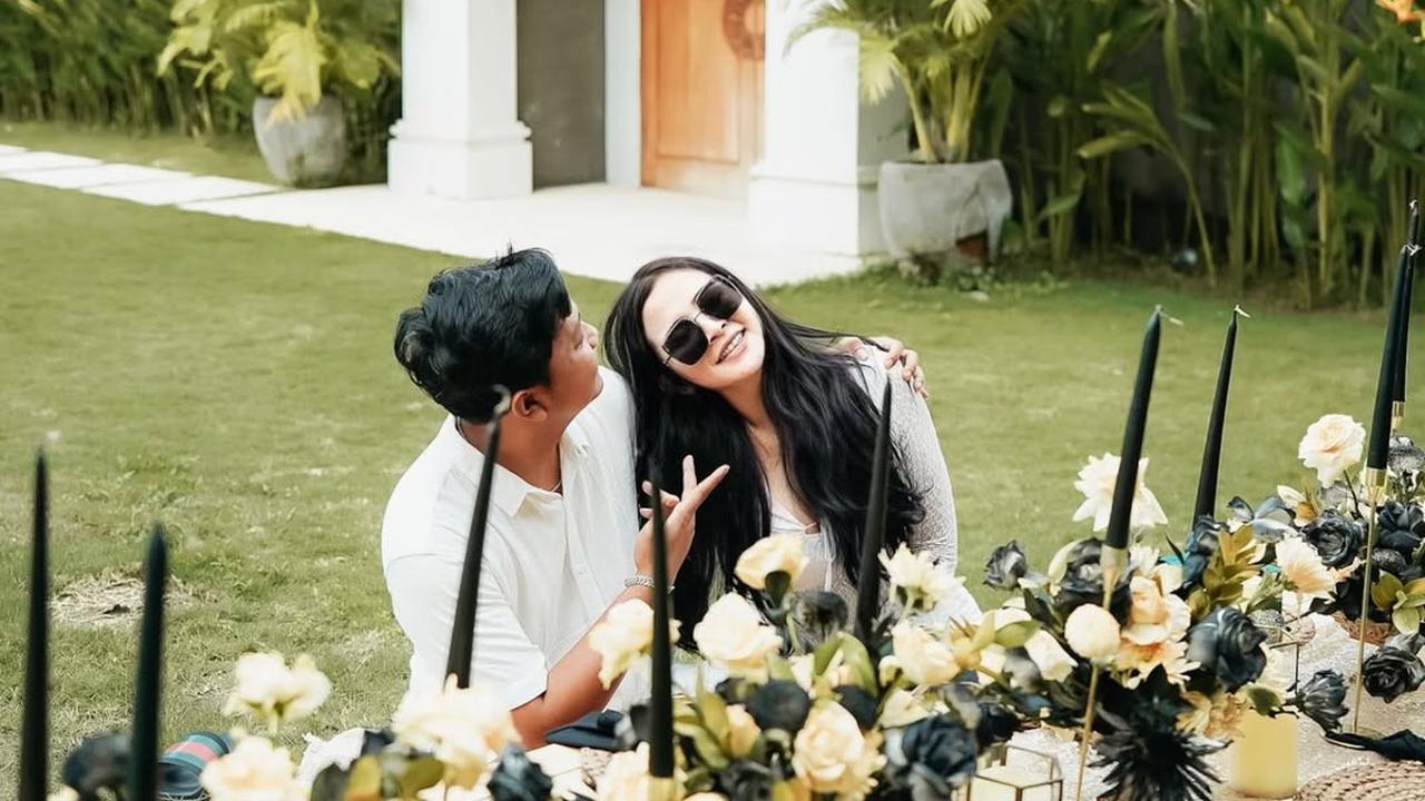 Potret Denny Caknan Rayakan Ulang Tahun Bella Bonita, Beri Doa Penuh Cinta