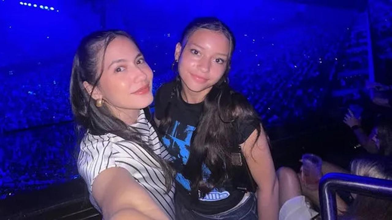 FOTO: Momen Seru Pevita Pearce dan Adik Nonton Konser Billie Eilish di London, Gaya Berpakaian Jadi Sorotan