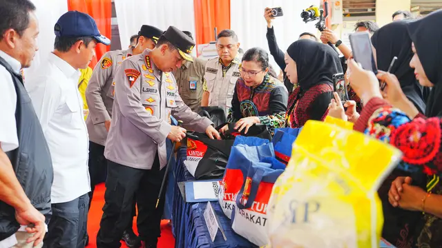 Kapolri Jenderal Listyo Sigit Prabowo saat meninjau Gerakan Pangan Murah (GPM) di Mempawah, Kalimantan Barat (Kalbar), Jumat (8/8/2025) (Istimewa)