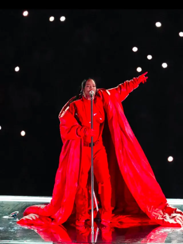 Rihanna Mengumumkan Kehamilan di Superbowl