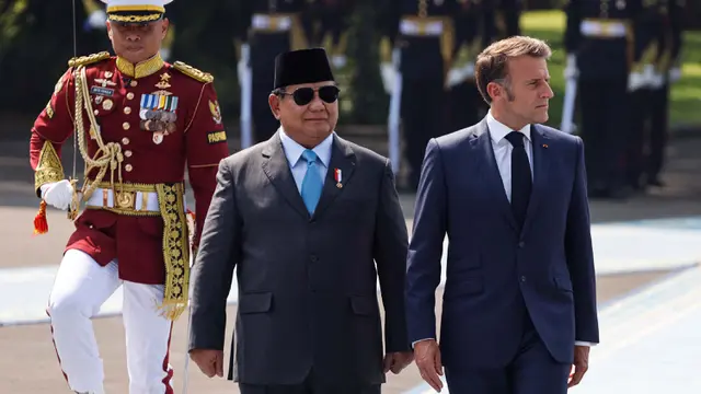 Tiba di Istana Merdeka, Kedatangan Presiden Perancis Emmanuel Macron Disambut Langsung Presiden Prabowo Subianto