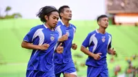 Pemain Arema lakukan latihan fisik dan taktik di Stadion Gajayana Malang (Rana Adwa/Liputan6.com)
