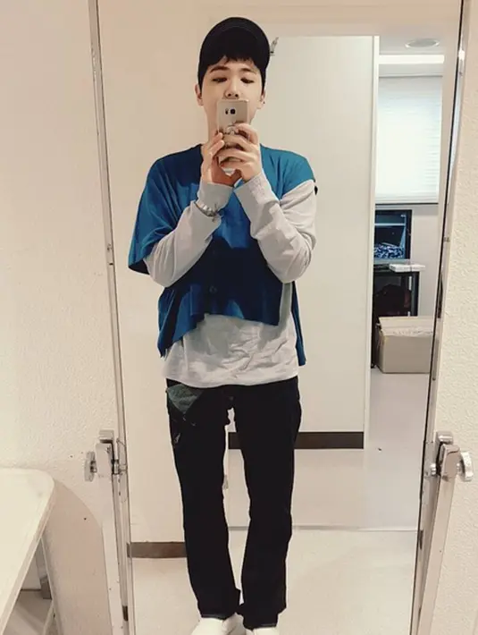 Memiliki profesi yang berbeda, aktris dan penyanyi membuat keduanya memiliki kesibukan di jalannya masing-masing. Lee Hong Ki yang sibuk di dunia musik bersama grup band F.T Island nya, sedangkan Han Bo Reum dengan serial dramanya. (Instagram/skullhong12)