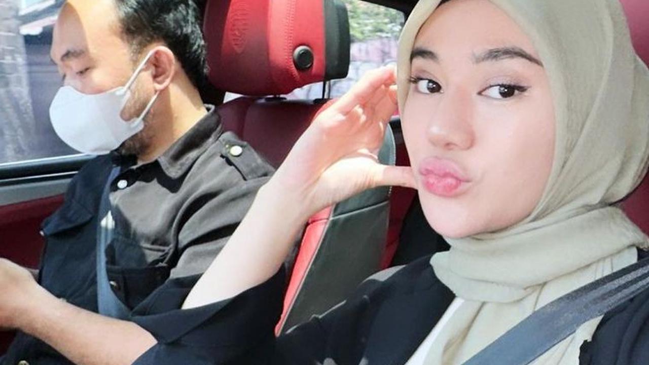 Clara Shinta Selfie bareng Sang Sopir Pribadi