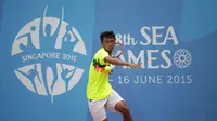 Aditya Sasongko mengaku sempat tegang melawan petenis Thailand Wachiramanowong di final beregu tenis SEA Games 2015 Singapura (Liputan6.com/Helmi Fithriansyah)