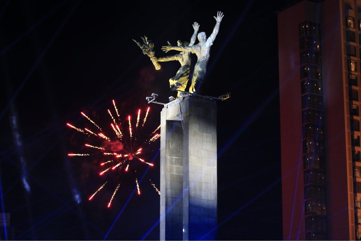 Malam Tahun Baru 2025 di Bundaran HI