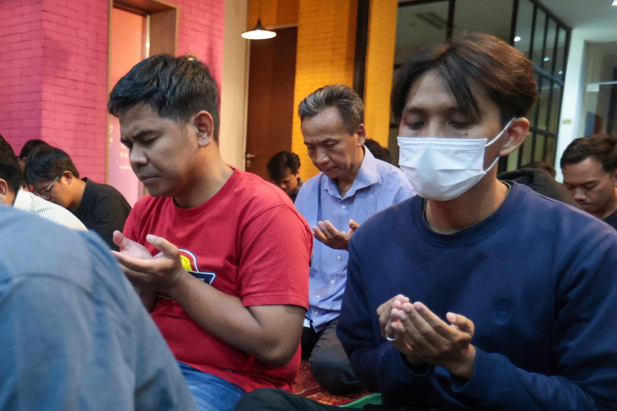 Doa Bersama Karyawan KLY untuk Arie Basuki