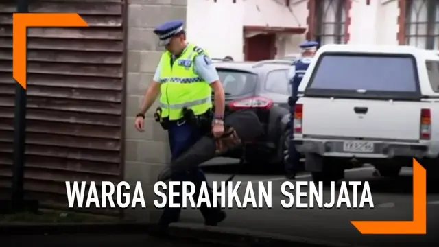 Usai teror, warga Selandia Baru satu persatu datang ke kantor polisi untuk menyerahkan senjata mereka.