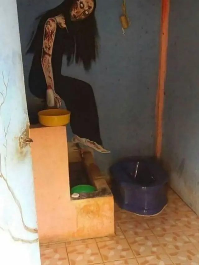 Orang Indonesia Itu Kelewat Kreatif, 6 Foto Toilet Ini Buktinya