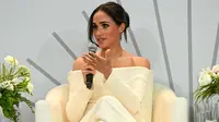 Meghan Markle berbicara di atas panggung di The Archewell Foundation Parents' Summit: Mental Wellness in the Digital Age selama Project Healthy Minds' World Mental Health Day Festival 2023 di Hudson Yards, New York City, Amerika Serikat, 10 Oktober 2023. (Bryan Bedder/Getty Images for Project Healthy Minds/AFP)