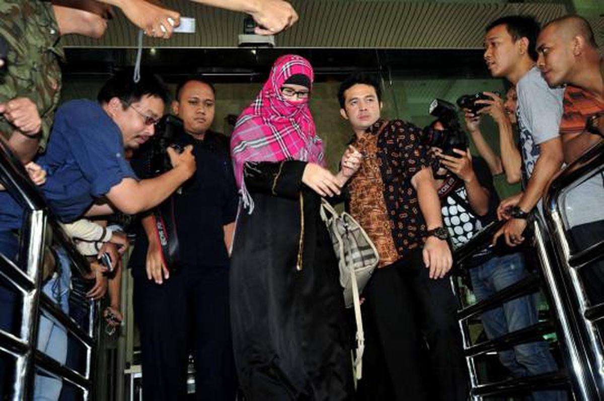 Tutupi wajahnya, Neneng kembali diperiksa KPK