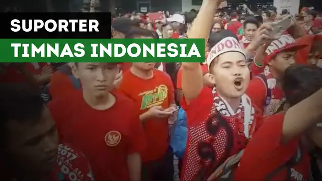 Ratusan suporter Timnas Indonesia telah memadati halaman stadion Shah Alam, Selangor.