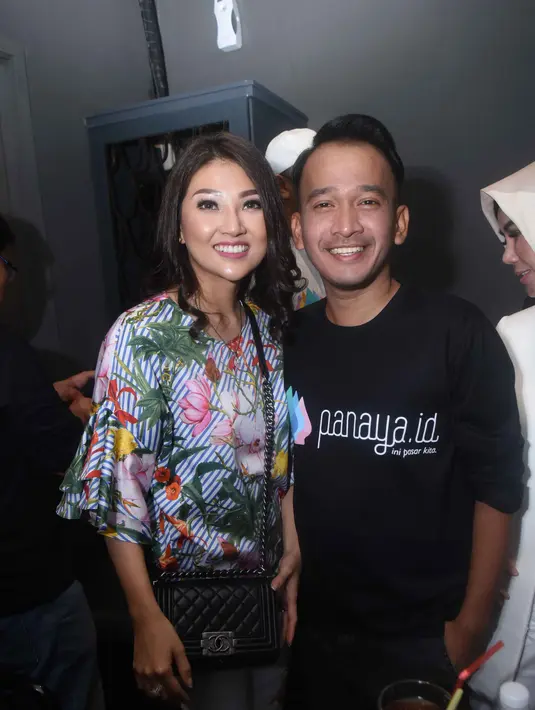 Begitu juga saat artis Jebolan Lenong Bocah itu ketika ditanyakan terkait perkembangan Jupe. Ia tidak mau banyak bicara. Hanya berharap doa dari masyarakat dan datangnya mukjizat untuk kesembuhannya. (Nurwahyunan/Bintang.com)