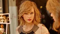 Taylor Swift kehilangan kata-kata saat bertemu hingga sepanggung dengan idolanya.