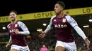 Gelandang Aston Villa Jacob Ramsey merayakan gol pertama untuk timnya yang dicetak ke gawang Norwich City dalam lanjutan Liga Inggris di Carrow Road, Rabu (15/12/2021) dini hari WIB. Aston Villa sukses menekuk tuan rumah Norwich City 2-0. (Joe Giddens/PA via AP)