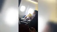 perempuan melahirkan di pesawat.(womenshealthmag.com)
