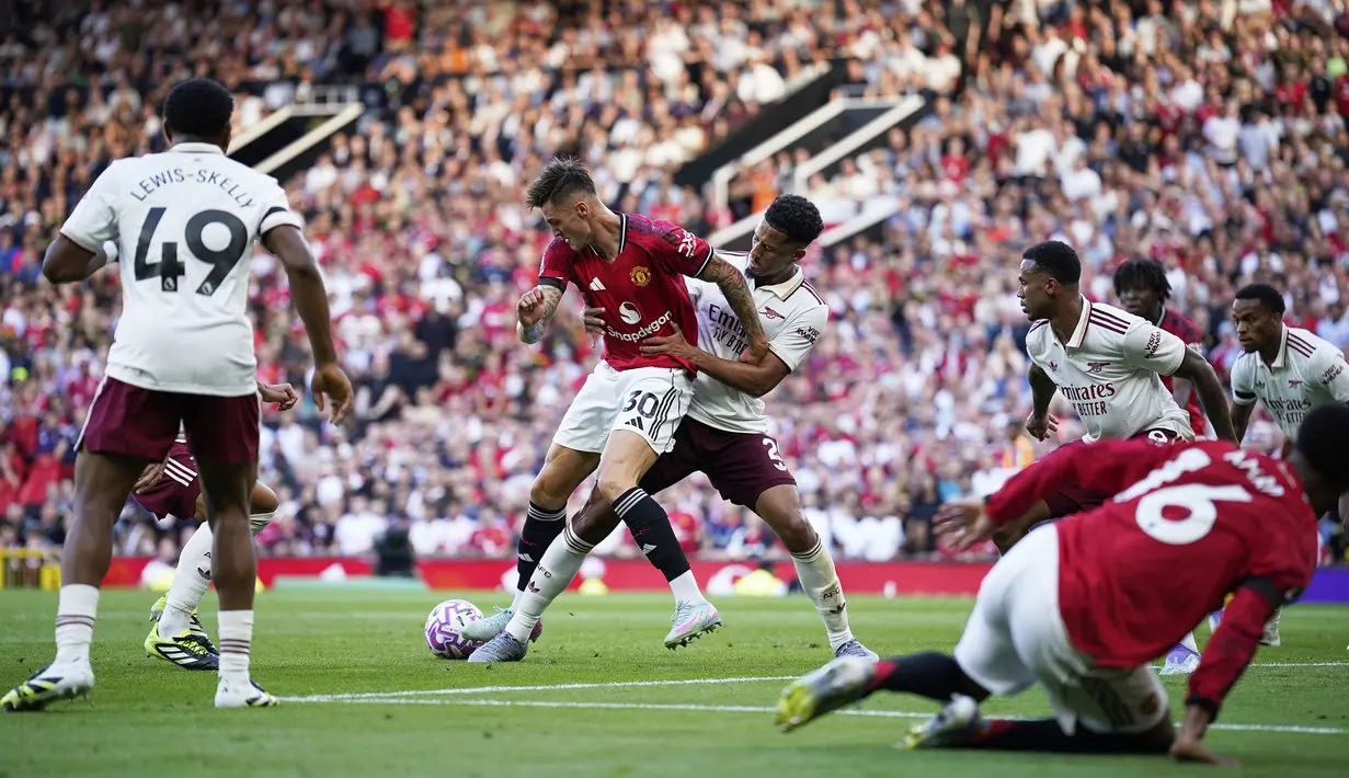 Manchester United dikejutkan dengan gol pada menit ke-13. (AP Photo/Dave Thompson)