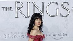 Markella Kavenagh menghadiri pemutaran perdana Prime Video "The Lord of the Rings: The Rings of Power" di Culver Studios di Los Angeles, California (15/8/2022). Markella Kavenagh tampil anggun mengenakan busana pink serta sepatu senada. (AFP/Michael Tran)