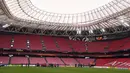 Para pemain Manchester United mendatangi lapangan pertandingan menjelang laga final Liga Europa 2024/2025 melawan Manchester United di Stadion San Mames, Bilbao, Spanyol, Selasa (20/05/2025) waktu setempat. (AP Photo/Manu Fernandez)