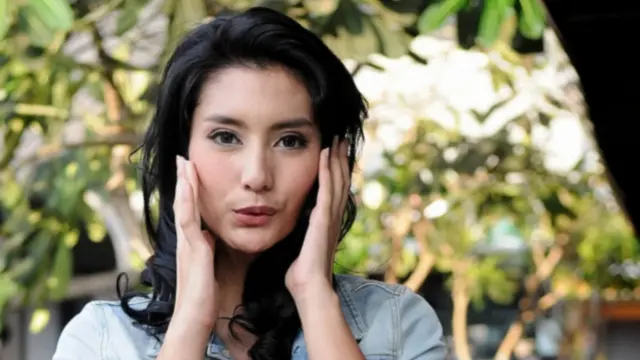 Raffi Ahmad dan Tyas, Antara Foto Hot dan Velove Vexia