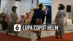 Akhirnya ibu itu sadar dan segera mencopot helmnya sambil tersenyum.